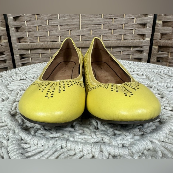 Vionic Women’s Yellow Spark Whisper Ballet Flat - Size 8 - Picture 8 of 11